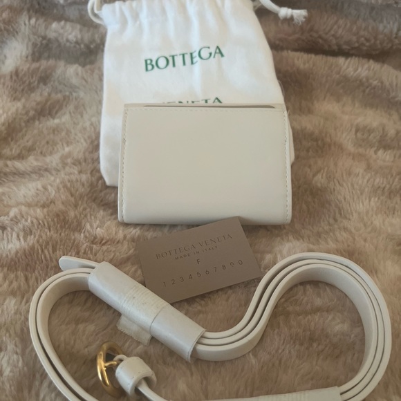 Bottega Veneta Card/Wallet Belt Bag in White - Picture 3 of 8